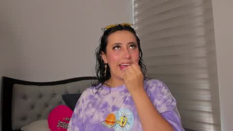 Snapshot of josh_and_dilany chatting on 01/05/25, 03:23 Dilany Josh online show from 01/05/25, 03:23