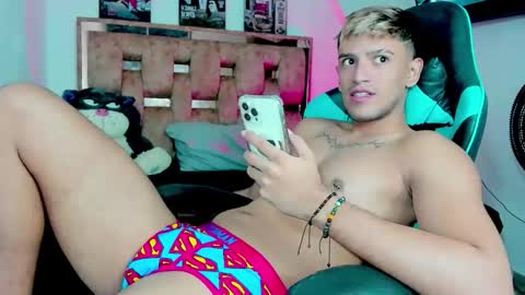 Snapshot of josh_cam99 chatting on 11/28/25, 07:00 JOSH online show from 11/28/25, 07:00