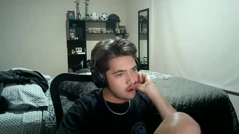 Snapshot of josh_fucks420 chatting on 02/18/25, 07:54 Josh online show from 02/18/25, 07:54