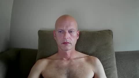 Snapshot of joshking2017 chatting on 11/09/25, 03:43 joshking2017 online show from 11/09/25, 03:43