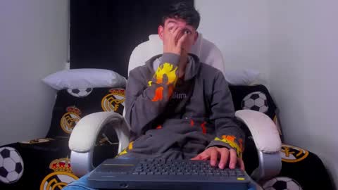 Snapshot of joshmiller_ chatting on 12/16/24, 01:10 Josh online show from 12/16/24, 01:10