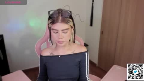 josephine   independent model    online show from 02/23/25, 11:04