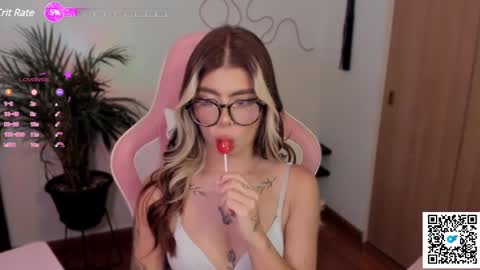 josephine   independent model    online show from 03/12/25, 08:31