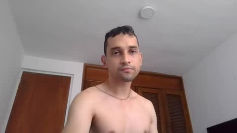 Snapshot of jovenvergonguapo09 chatting on 06/21/26, 01:24 Van Helsing online show from 06/21/26, 01:24