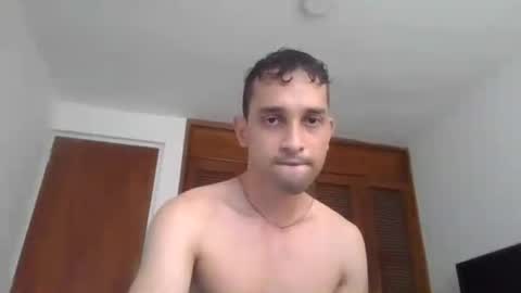 Snapshot of jovenvergonguapo09 chatting on 06/24/26, 02:27 Van Helsing online show from 06/24/26, 02:27