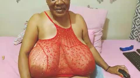 Snapshot of joycemando chatting on 02/14/25, 04:31 DairyQueen online show from 02/14/25, 04:31