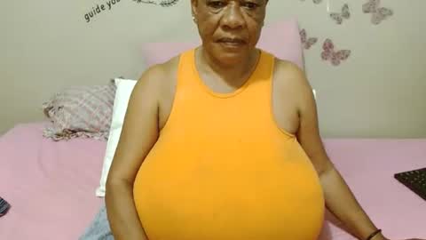 Snapshot of joycemando chatting on 02/16/25, 04:31 DairyQueen online show from 02/16/25, 04:31