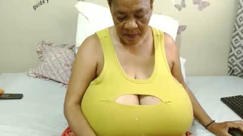 Snapshot of joycemando chatting on 02/16/25, 09:04 DairyQueen online show from 02/16/25, 09:04