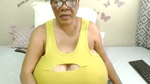 Snapshot of joycemando chatting on 02/16/25, 01:27 DairyQueen online show from 02/16/25, 01:27