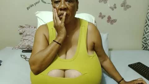 Snapshot of joycemando chatting on 02/16/25, 05:04 DairyQueen online show from 02/16/25, 05:04