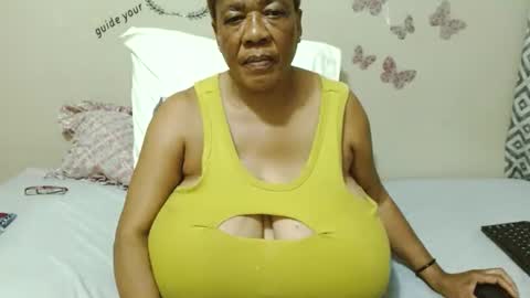 Snapshot of joycemando chatting on 02/16/25, 09:05 DairyQueen online show from 02/16/25, 09:05