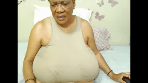 Snapshot of joycemando chatting on 02/19/25, 06:22 DairyQueen online show from 02/19/25, 06:22