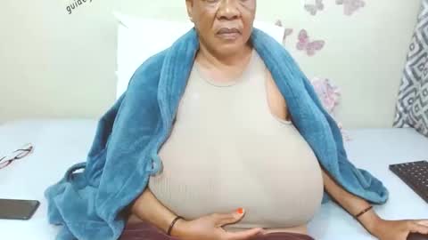 Snapshot of joycemando chatting on 02/19/25, 11:17 DairyQueen online show from 02/19/25, 11:17