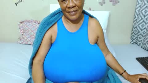 Snapshot of joycemando chatting on 02/20/25, 07:52 DairyQueen online show from 02/20/25, 07:52