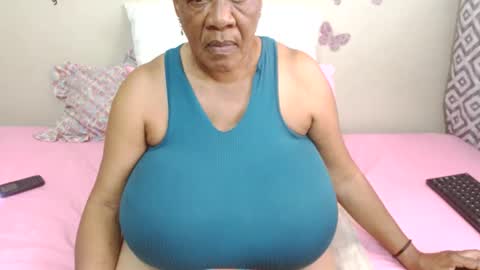 Snapshot of joycemando chatting on 02/26/25, 11:52 DairyQueen online show from 02/26/25, 11:52