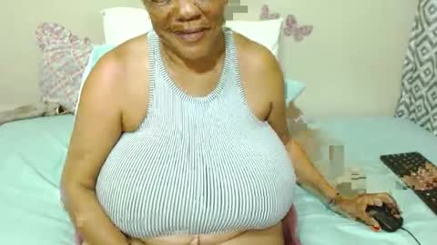 Snapshot of joycemando chatting on 03/04/25, 05:34 DairyQueen online show from 03/04/25, 05:34