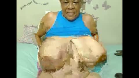 Snapshot of joycemando chatting on 03/06/25, 02:09 DairyQueen online show from 03/06/25, 02:09