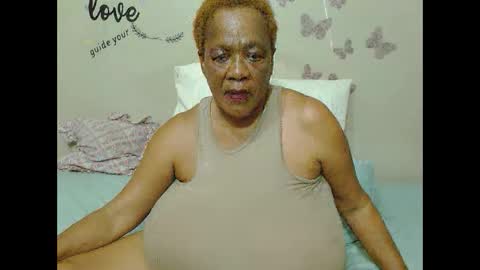 Snapshot of joycemando chatting on 03/06/25, 05:54 DairyQueen online show from 03/06/25, 05:54