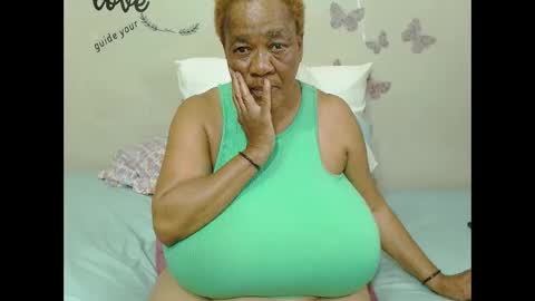 Snapshot of joycemando chatting on 03/07/25, 05:18 DairyQueen online show from 03/07/25, 05:18