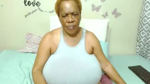 Snapshot of joycemando chatting on 03/08/25, 06:37 DairyQueen online show from 03/08/25, 06:37