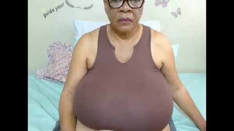 Snapshot of joycemando chatting on 09/20/25, 08:04 DairyQueen online show from 09/20/25, 08:04