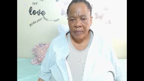 Snapshot of joycemando chatting on 09/21/25, 09:44 DairyQueen online show from 09/21/25, 09:44