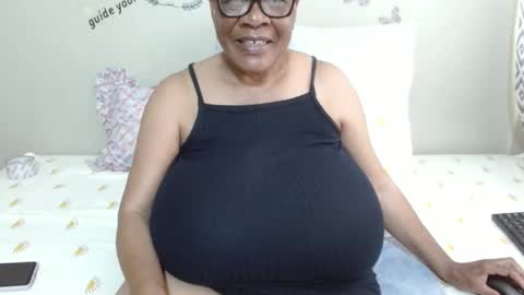 Snapshot of joycemando chatting on 09/22/25, 10:39 DairyQueen online show from 09/22/25, 10:39