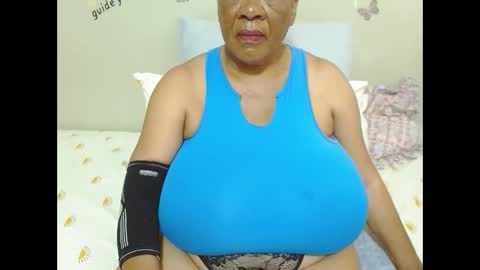 Snapshot of joycemando chatting on 09/25/25, 08:18 DairyQueen online show from 09/25/25, 08:18