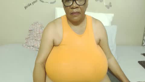 Snapshot of joycemando chatting on 10/08/25, 06:22 DairyQueen online show from 10/08/25, 06:22