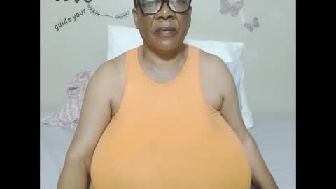 Snapshot of joycemando chatting on 10/08/25, 07:00 DairyQueen online show from 10/08/25, 07:00