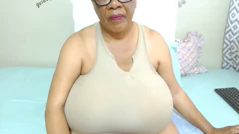 Snapshot of joycemando chatting on 10/09/25, 09:40 DairyQueen online show from 10/09/25, 09:40