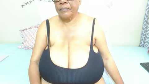 Snapshot of joycemando chatting on 10/11/25, 07:07 DairyQueen online show from 10/11/25, 07:07