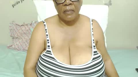 Snapshot of joycemando chatting on 10/14/25, 05:30 DairyQueen online show from 10/14/25, 05:30