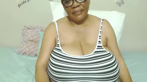 Snapshot of joycemando chatting on 10/14/25, 06:31 DairyQueen online show from 10/14/25, 06:31