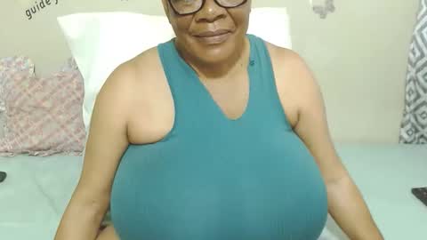 Snapshot of joycemando chatting on 10/15/25, 06:46 DairyQueen online show from 10/15/25, 06:46