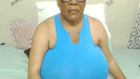 Snapshot of joycemando chatting on 10/16/25, 08:59 DairyQueen online show from 10/16/25, 08:59