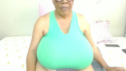 Snapshot of joycemando chatting on 10/20/25, 09:54 DairyQueen online show from 10/20/25, 09:54