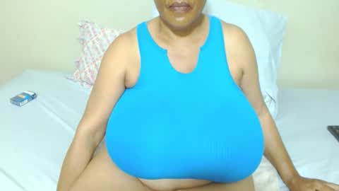 Snapshot of joycemando chatting on 10/28/25, 09:17 DairyQueen online show from 10/28/25, 09:17