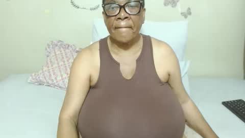 Snapshot of joycemando chatting on 11/01/25, 03:14 DairyQueen online show from 11/01/25, 03:14