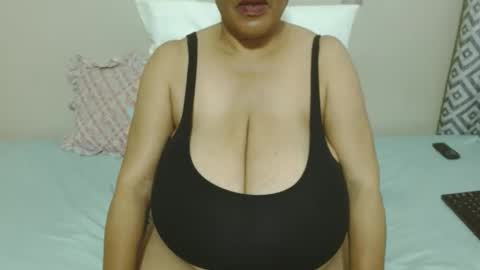 Snapshot of joycemando chatting on 11/05/25, 05:51 DairyQueen online show from 11/05/25, 05:51