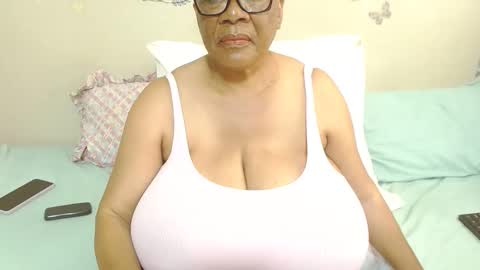 Snapshot of joycemando chatting on 11/08/25, 10:59 DairyQueen online show from 11/08/25, 10:59