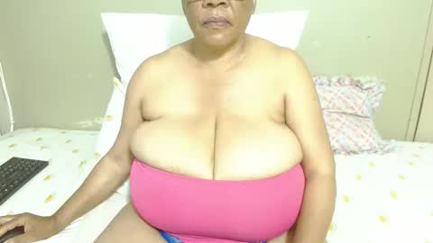 Snapshot of joycemando chatting on 11/13/25, 04:22 DairyQueen online show from 11/13/25, 04:22