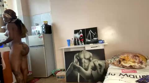 Snapshot of joyslim1 chatting on 11/01/25, 11:56 Butterflyass online show from 11/01/25, 11:56