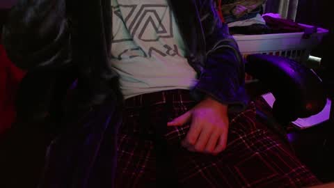 Snapshot of jp309 chatting on 12/07/24, 02:24 JP online show from 12/07/24, 02:24