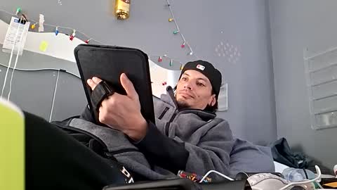 Snapshot of jpizzy23 chatting on 09/11/25, 06:08 dLowfrk online show from 09/11/25, 06:08
