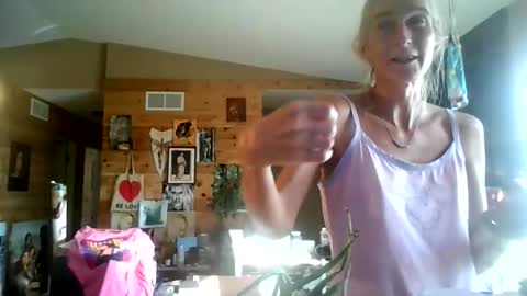 Snapshot of jpsunflower chatting on 11/14/25, 07:01 JP Sunflower Angel Love online show from 11/14/25, 07:01