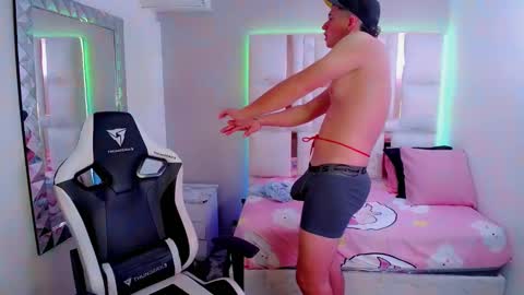 Snapshot of jr_nino_ chatting on 03/05/25, 01:06 N I N O online show from 03/05/25, 01:06