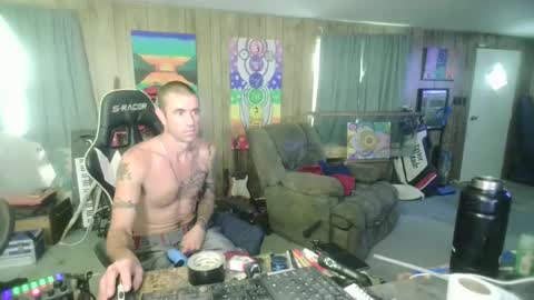 Snapshot of jrizzle1111 chatting on 10/10/25, 01:32 jrizzle1111 online show from 10/10/25, 01:32