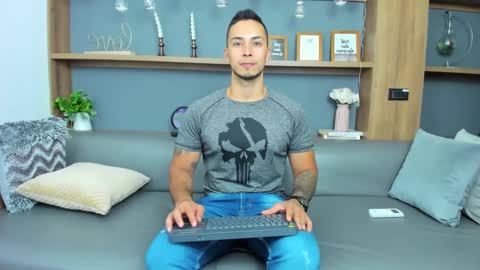 juan_muscle online show from 03/05/25, 01:10