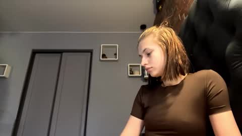 Lola online show from 10/27/25, 09:35